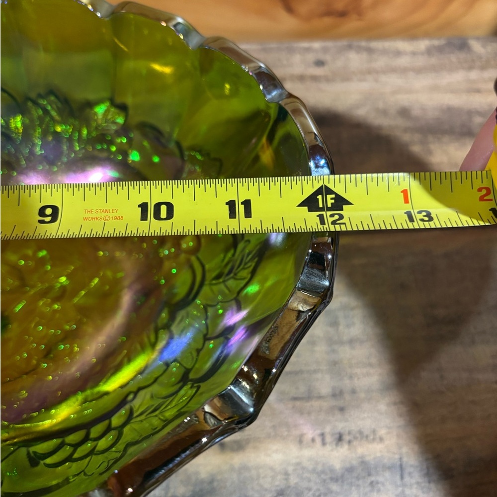 Vintage Indiana Glass Iridescent Green‎ Carnival Glass Bowl - Picture 9 of 12